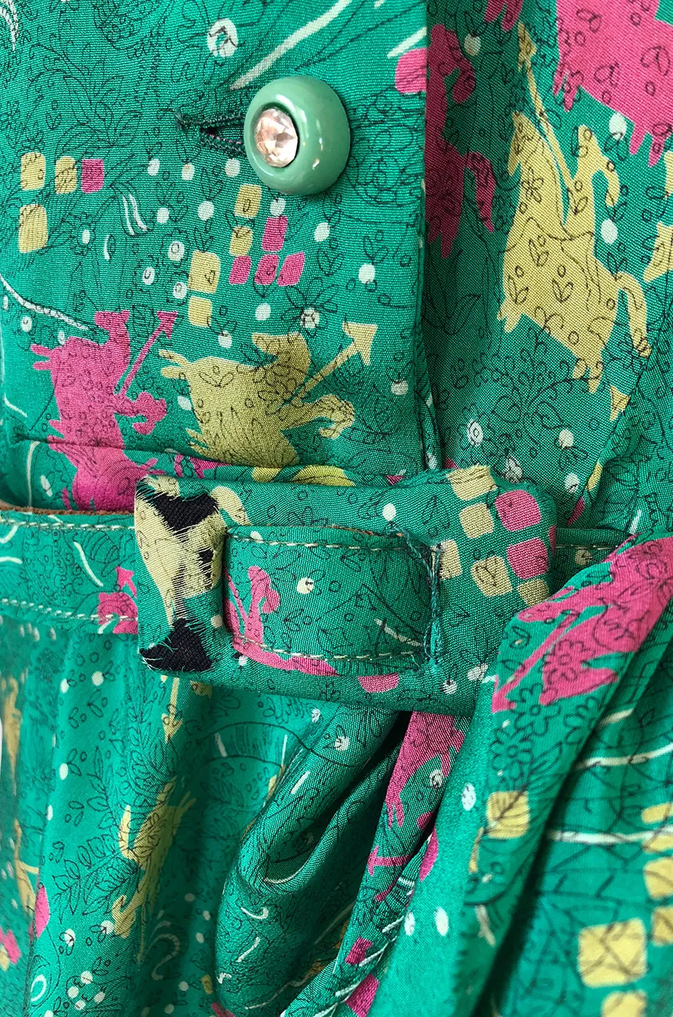 1940s Unlabeled Green Silk Horse & Knight Jousting Print Dress