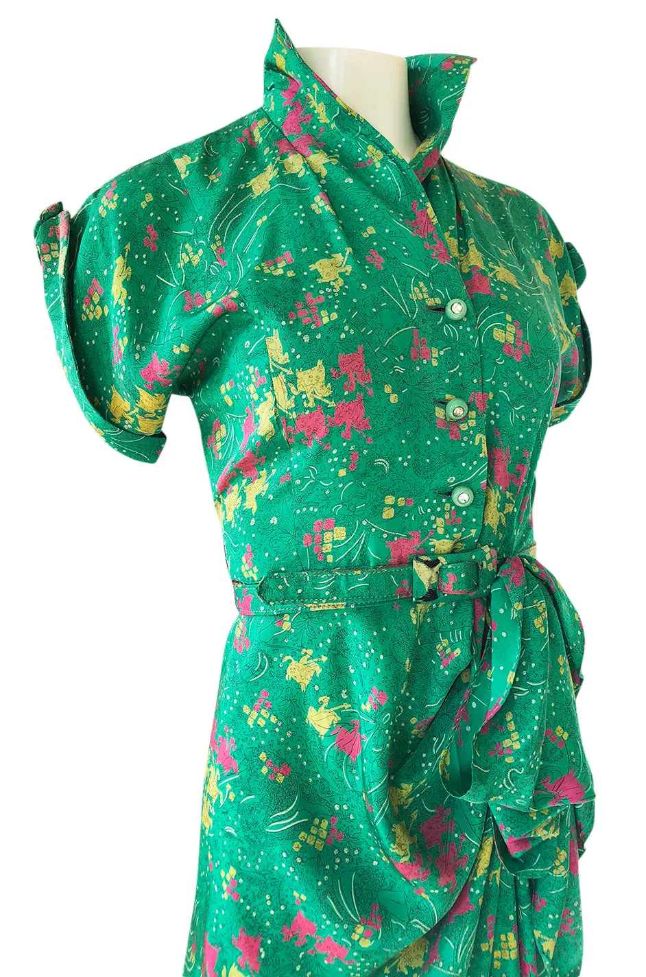 1940s Unlabeled Green Silk Horse & Knight Jousting Print Dress