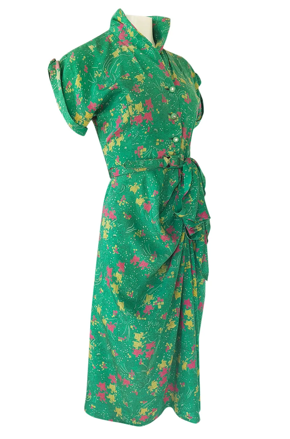 1940s Unlabeled Green Silk Horse & Knight Jousting Print Dress