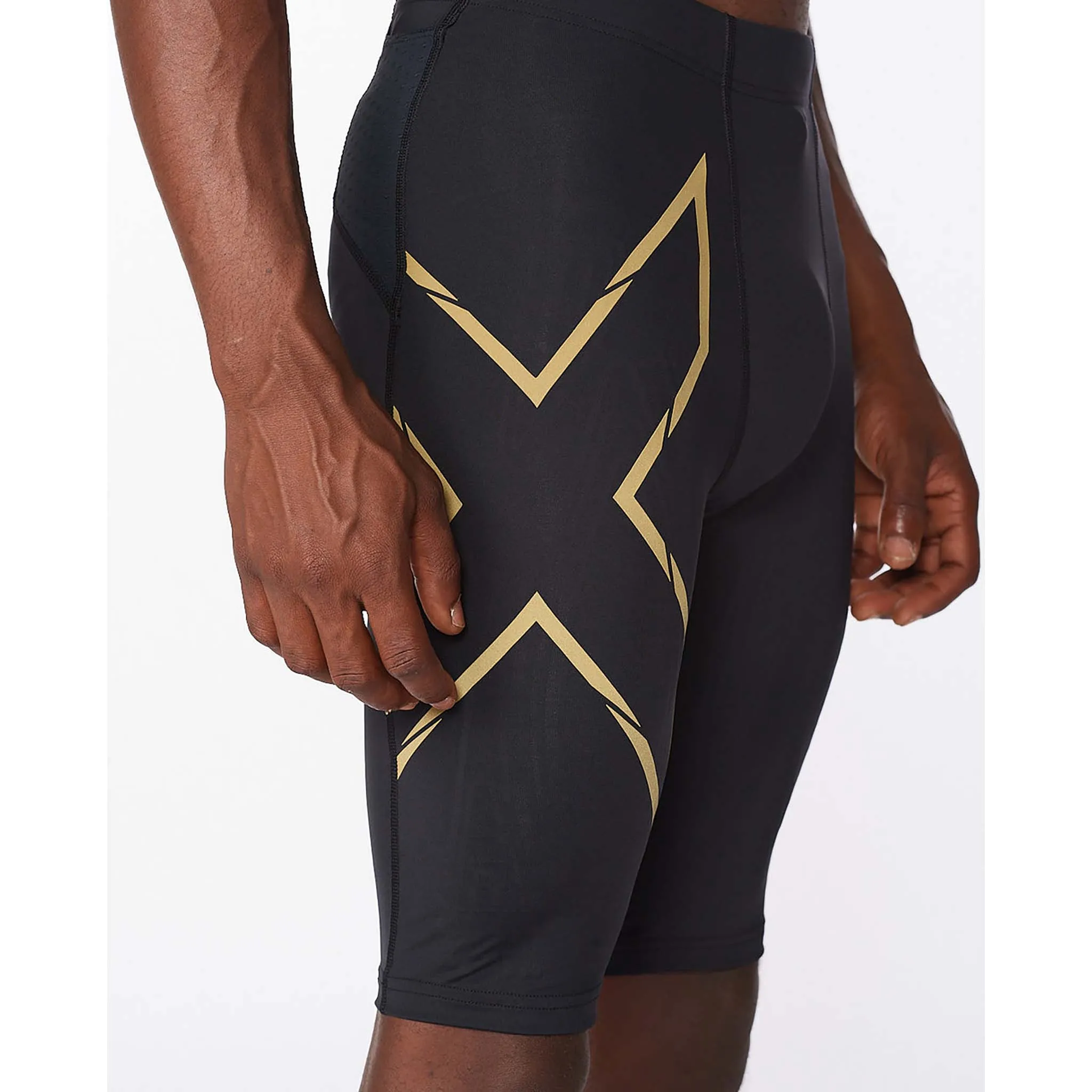 2XU Men's Light Speed Compression Shorts - Black/Gold Reflective