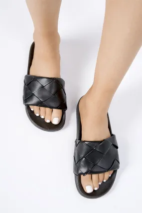 Amunah Waved Slider in Black